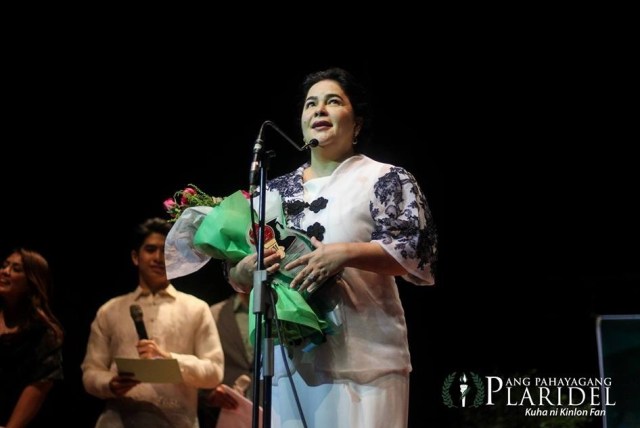 Cannes Best Actress and D_ Originals lead star Ms. Jaclyn Jose received the “Natatanging Gawad Pasado 2016”. (Photo courtesy of Ang Pahayang Plaridel).