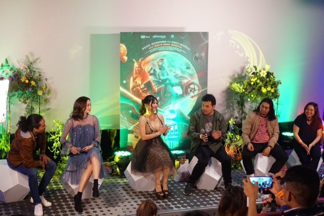 Pepe Herrera, Arci Munoz, Rufa Mae Quinto, director Victor Villanueva, creator Joma Labayen, and creative producer Antoinette Jadaone 2