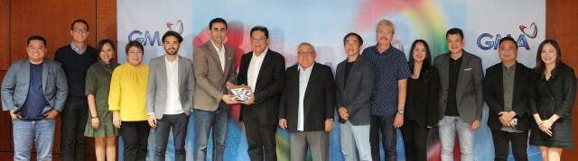 PHOTO 3 - YouTube’s Mendoza and Sarin (fifth and sixth from left, respectively) with GMA Network executives led by Chairman and CEO Felipe L. Gozon (eighth from left)